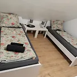 Work And 2 4 Betten Badezimmer Kueche Und Balkon Apartman