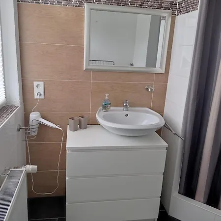 Work And 2 4 Betten Badezimmer Kueche Und Balkon Apartmán *