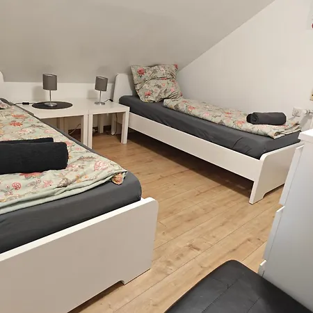 Work And 2 4 Betten Badezimmer Kueche Und Balkon Apartmán *