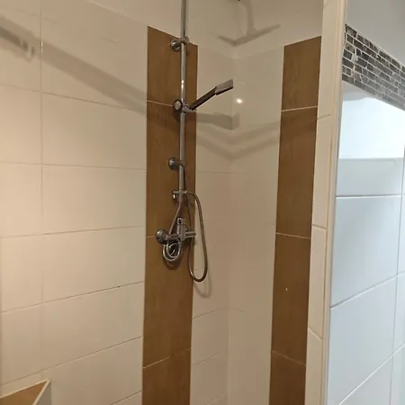 Work And 2 4 Betten Badezimmer Kueche Und Balkon