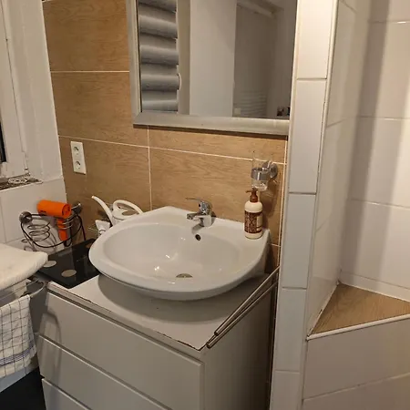 Work And 2 4 Betten Badezimmer Kueche Und Balkon Apartmán