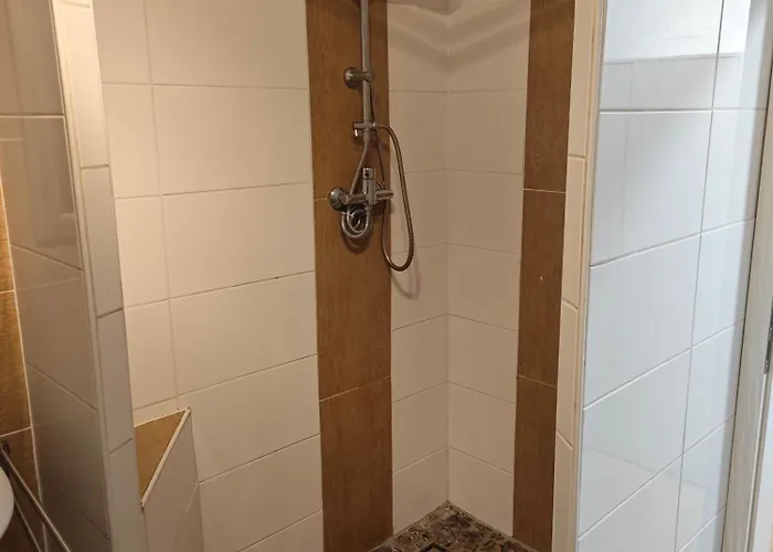 Apartment Work&stay 2 4 Betten Badezimmer Küche Und Balkon